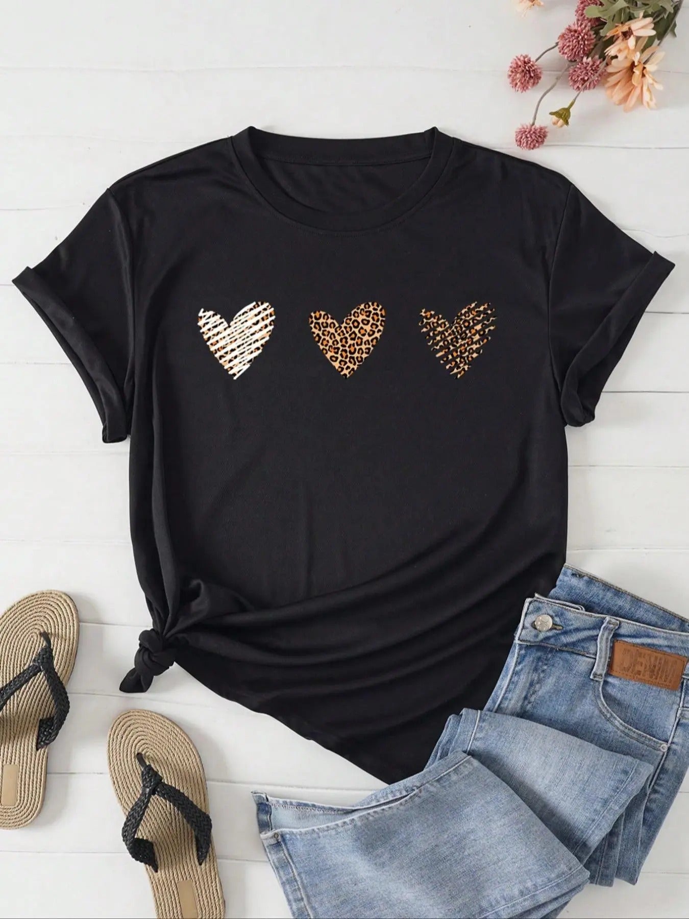 Women'WB shield Heart Print Round Neck Tee, Casual Short Sleeve Graphic Tee for Daily Wear, Ladies TNF for Spiky hair...