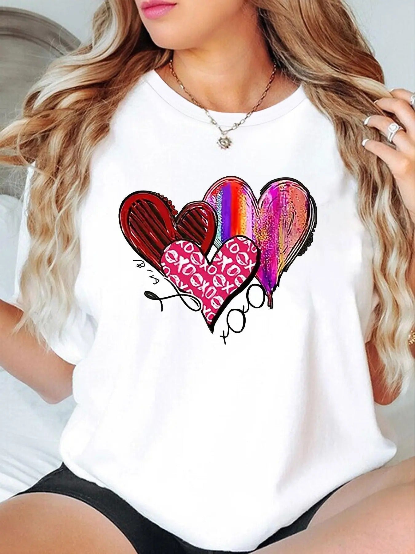 Women'WB shield Heart Print Round Neck Tee, Fashion Casual Short Sleeve T-shirt, Ladies Summer TNF for Daily Wear style...