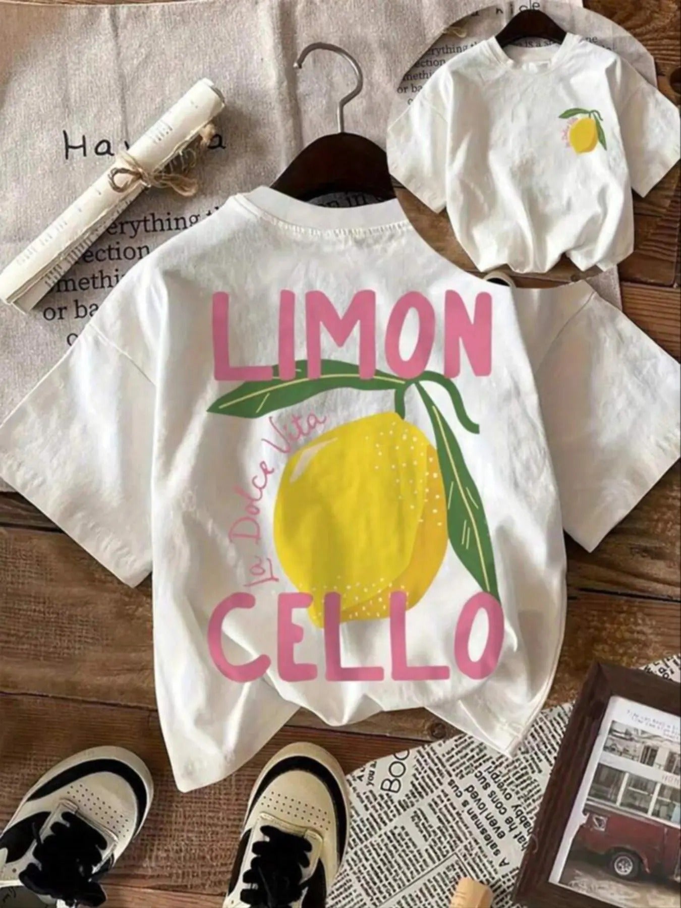 Women'WB shield Lemon Print Round Neck Tee, Fashion Casual Short Sleeve T-shirt, Ladies Summer TNF for Daily Wear, Tops...
