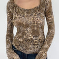 Women'WB shield Leopard Print Ruffle Trim Scoop Neck Tee, Casual Long Sleeve T-shirt for Fall & Winter, Women'WB shield...