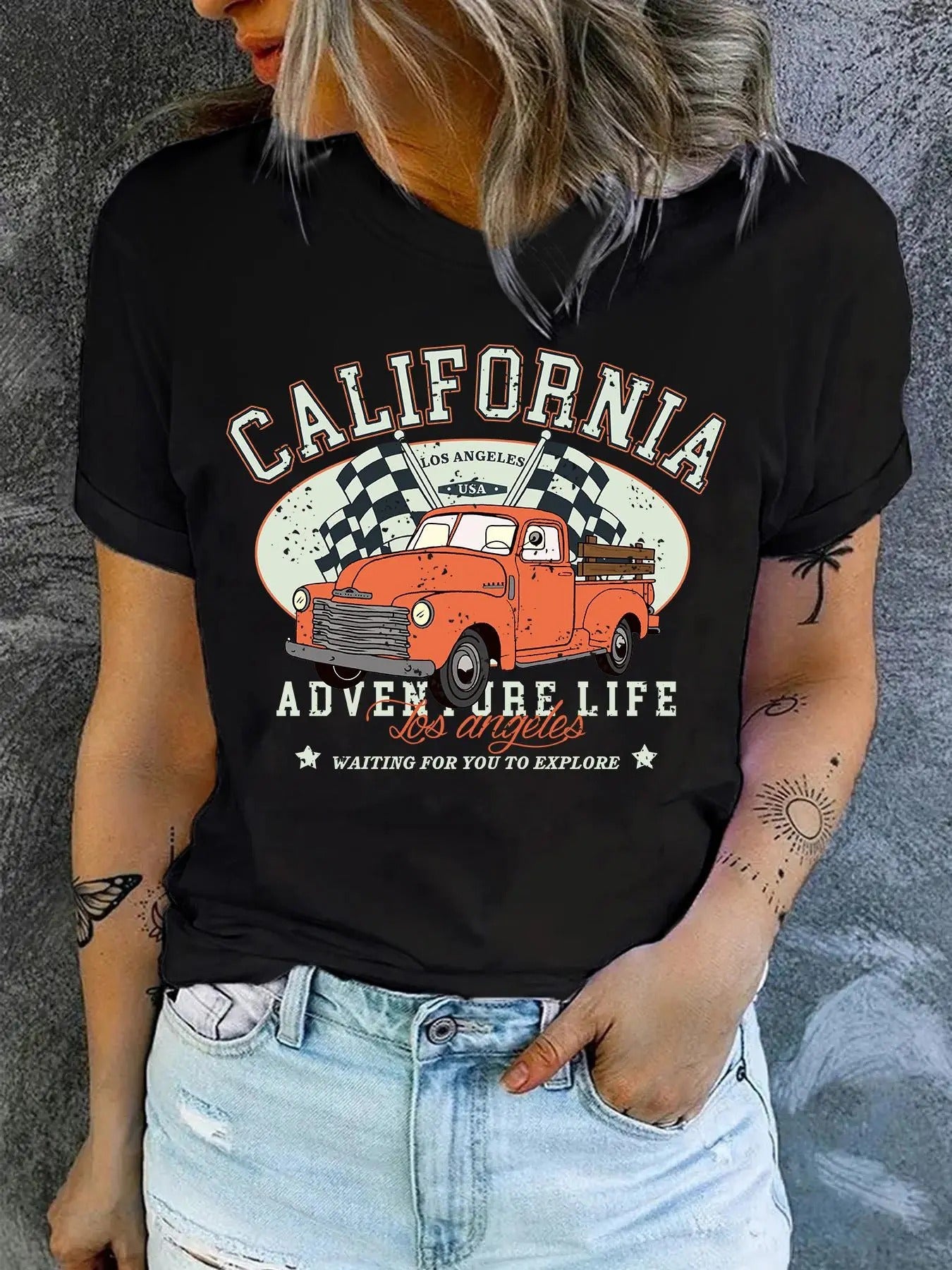 Women'WB shield Letter & Graphic Print Round Neck Tee, Casual Short Sleeve T-shirt, Ladies Spiky hair fighters Seasons...
