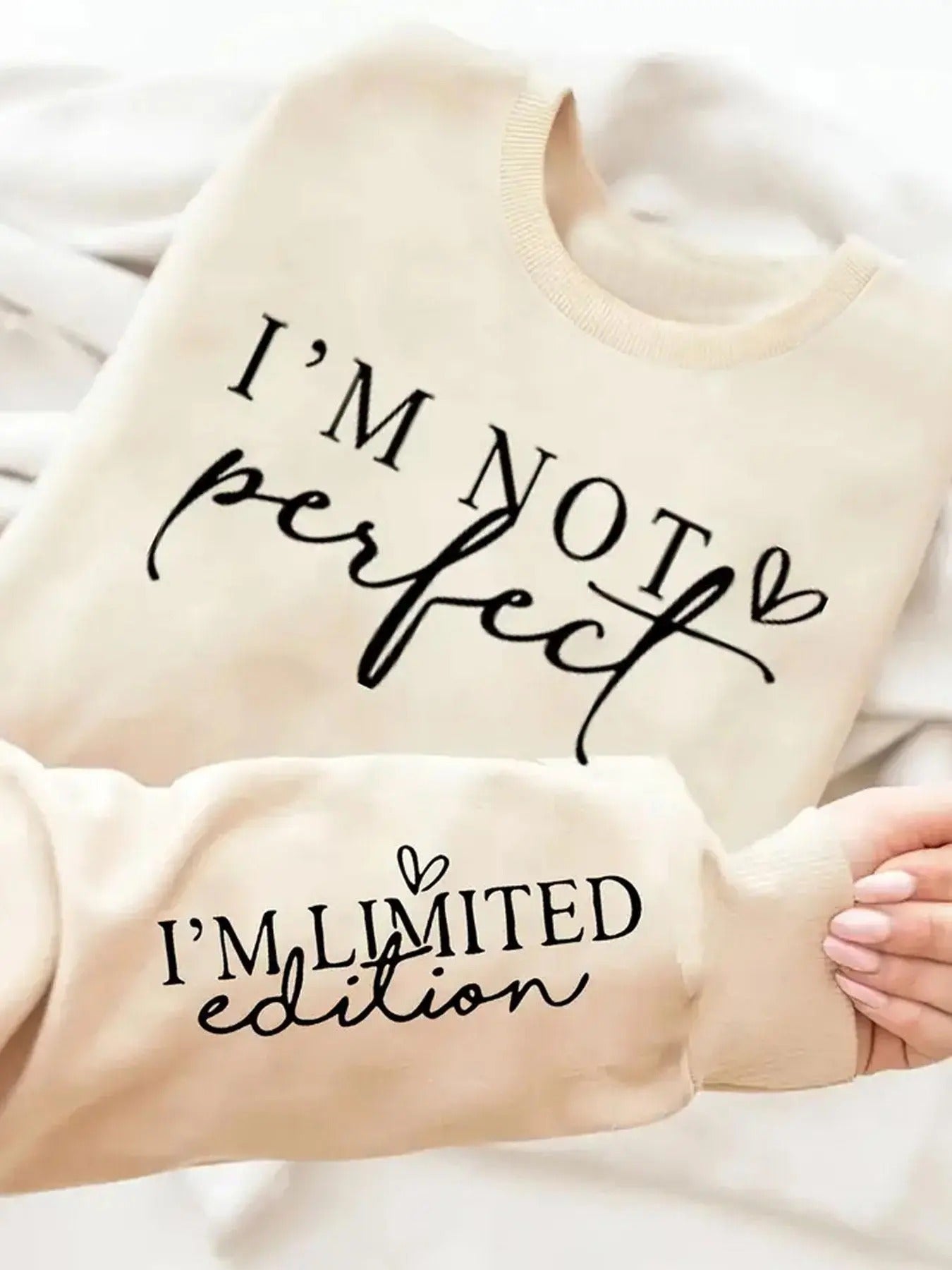 Women'WB shield Letter & Heart Print Drop Shoulder Sweatshirt, Casual Long Sleeve Round Neck Pullover for Fall & Winter,...