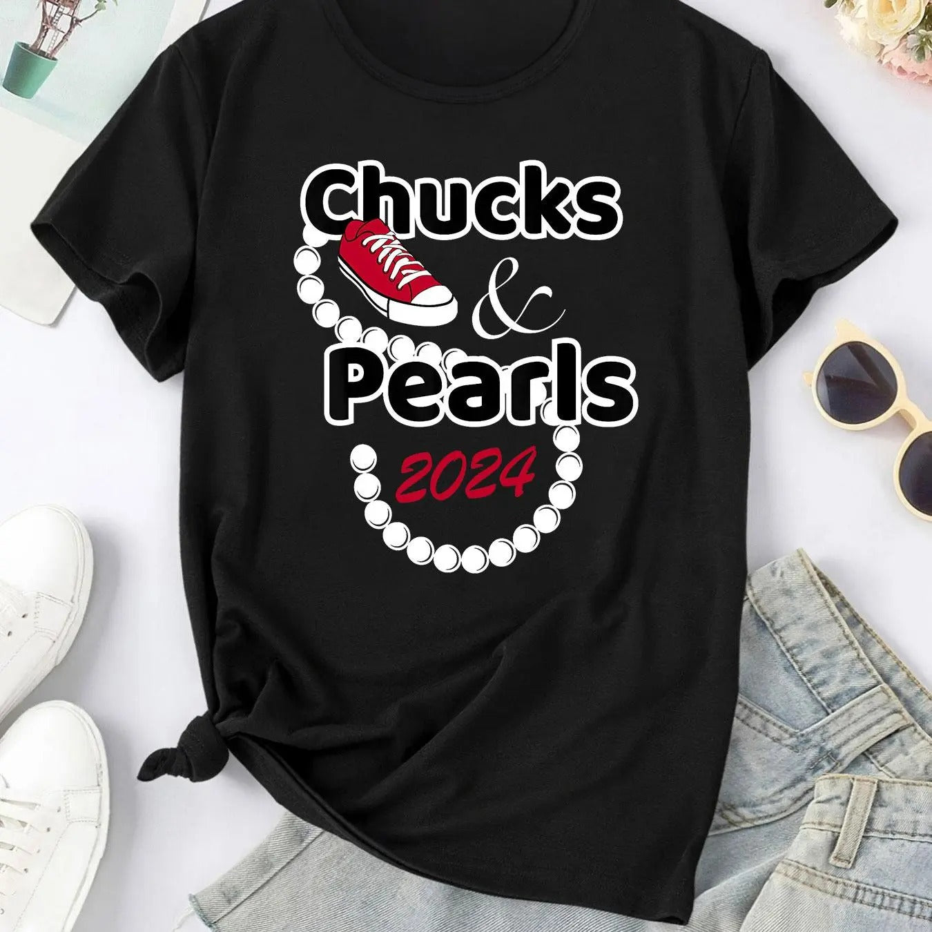 Women'WB shield Letter & Pearls Print Crew Neck Tee, Casual Short Sleeve T-shirt for Spiky hair fighters Seasons, Fashion...