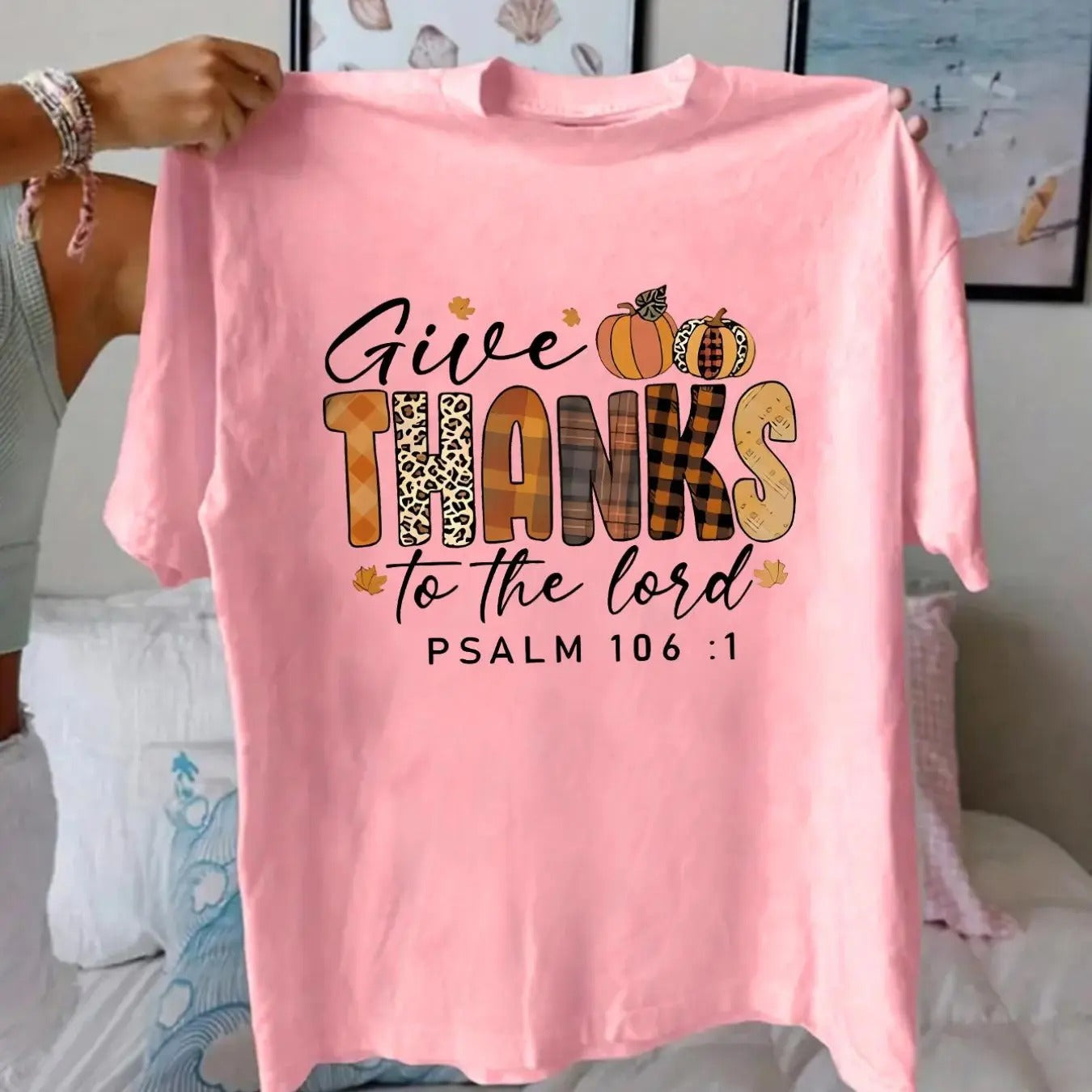 Women'WB shield Letter & Pumpkin Print Round Neck Tee, Fashion Casual Crew Neck T-shirt for Daily Holiday Vacation...