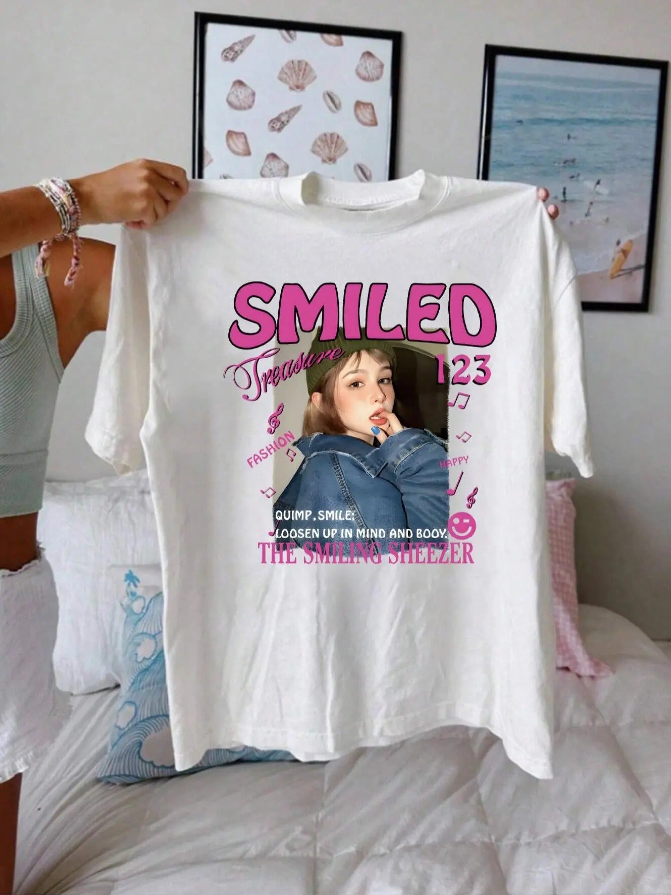 Women'WB shield Letter & Smile TNF Print Round Neck Graphic Tee, Casual Short Sleeve T-shirt for Daily Wear, Ladies...
