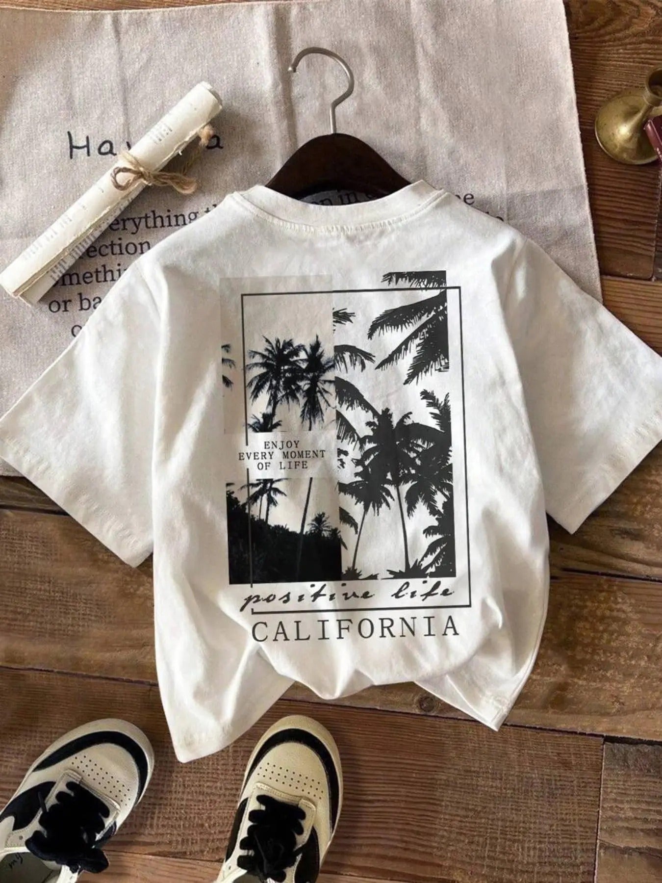 Women'WB shield Letter & Tree Print Round Neck Tee, Fashion Casual Short Sleeve T-shirt for Daily Wear, Ladies Summer TNF...