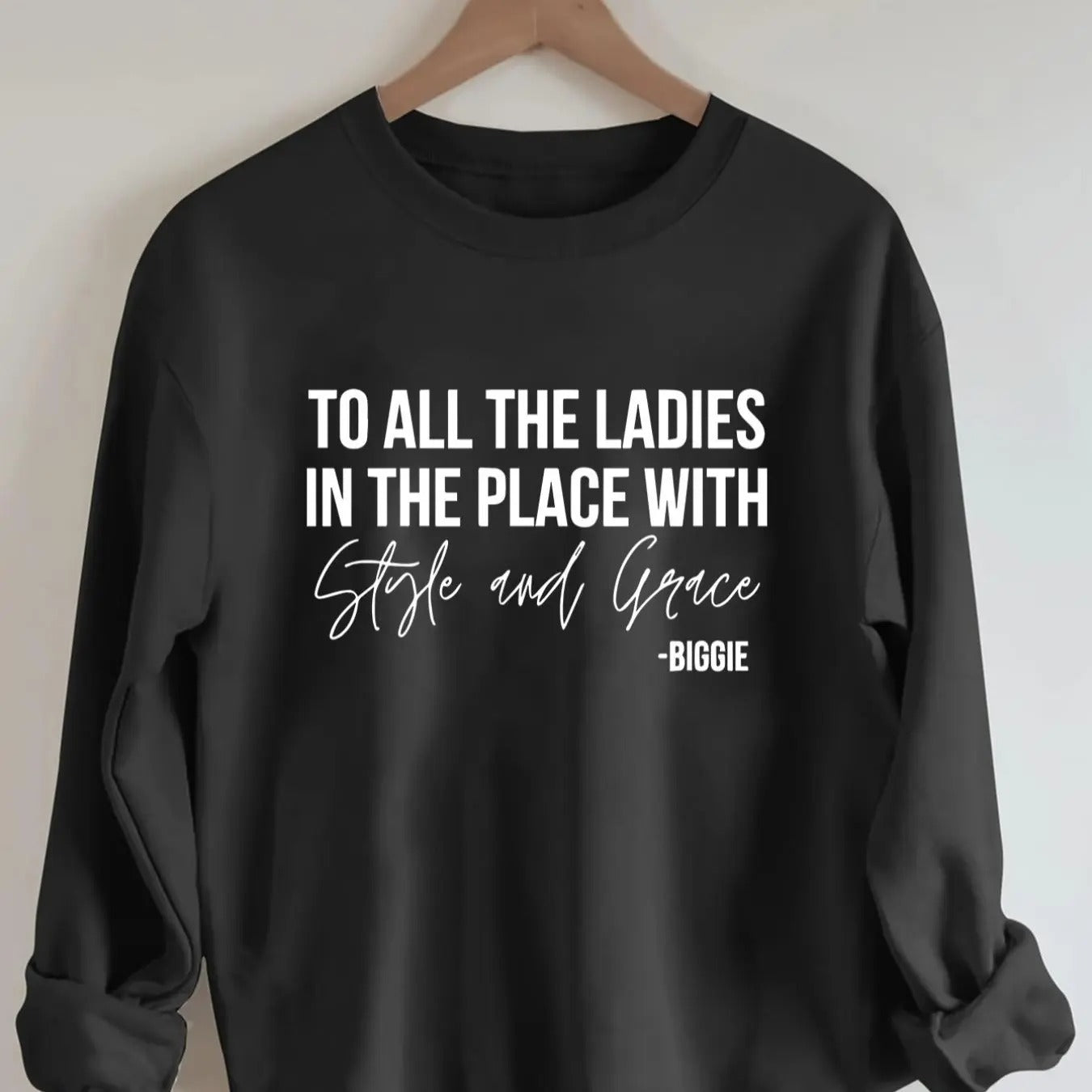 Women'WB shield Letter Print Drop Shoulder Sweatshirt, Casual Long Sleeve Round Neck Pullover for Fall & Winter, Ladies...