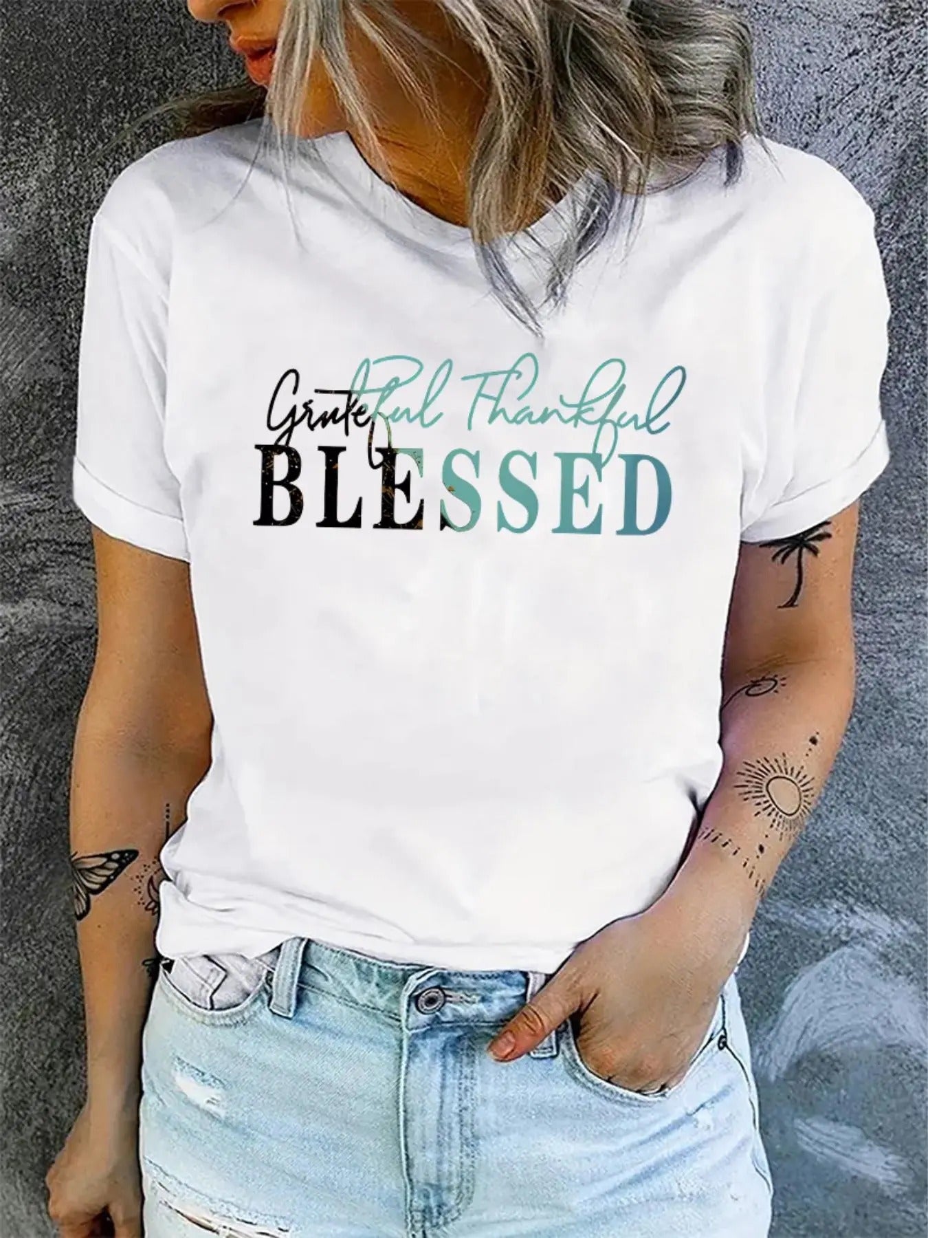 Women'WB shield Letter Print Round Neck Graphic Tee, Casual Short Sleeve Crew Neck T-Shirt for Spiky hair fighters...