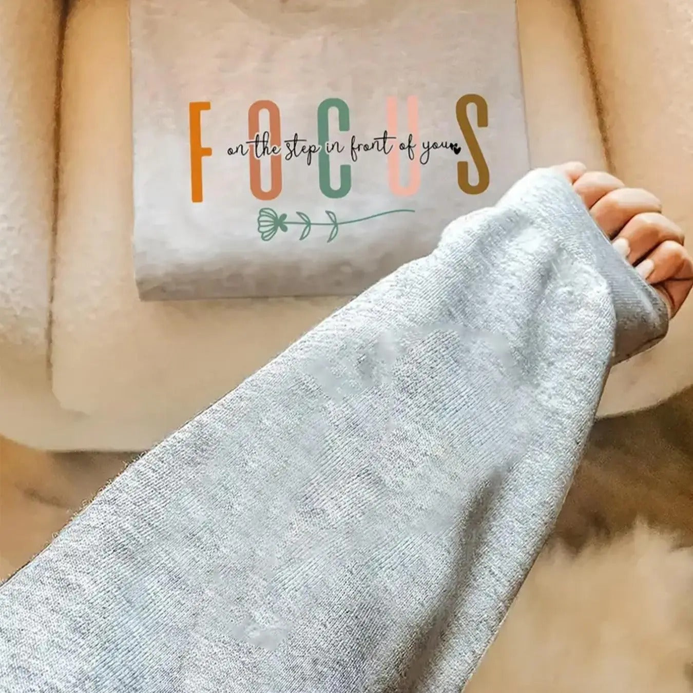 Women'WB shield Letter Print Round Neck Pullover, Casual Long Sleeve Crew Neck Sweatshirt for Fall & Winter, Women'WB...