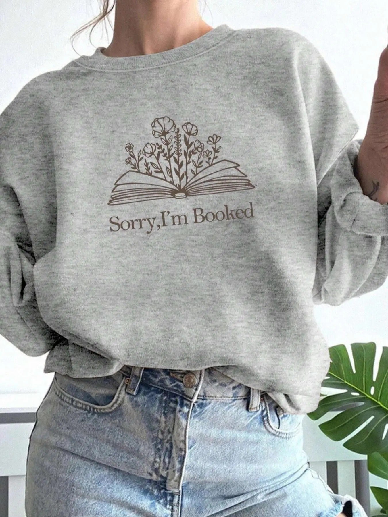 Women'WB shield Letter Print Round Neck Sweatshirt, Casual Long Sleeve Crew Neck Pullover for Winter, Fashion Women'WB...