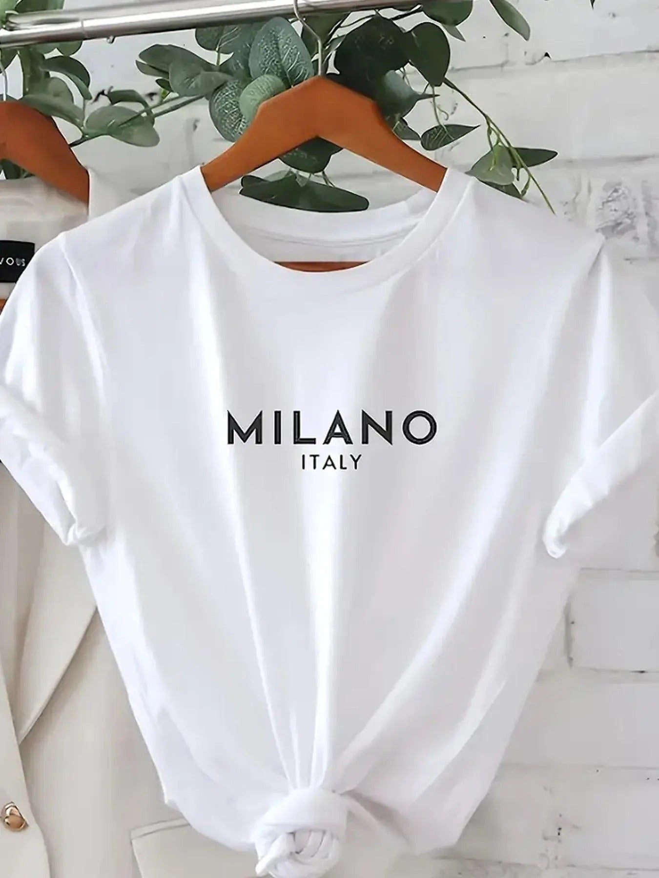 Women'WB shield Letter Print Round Neck Tee, Casual Short Sleeve Crew Neck T-shirt for Daily Wear, Back Hidden leaf ninja...