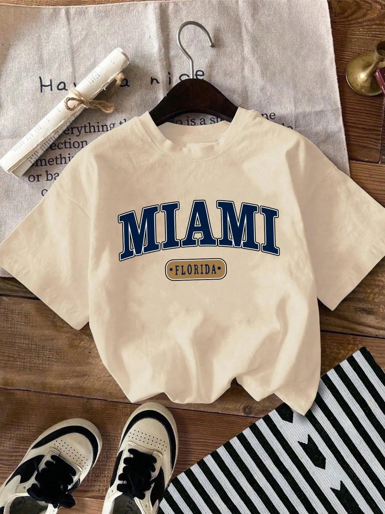 Women'WB shield Letter Print Round Neck Tee, Fashion Casual Drop Shoulder Short Sleeve T-shirt for Daily Wear, Ladies TNF...