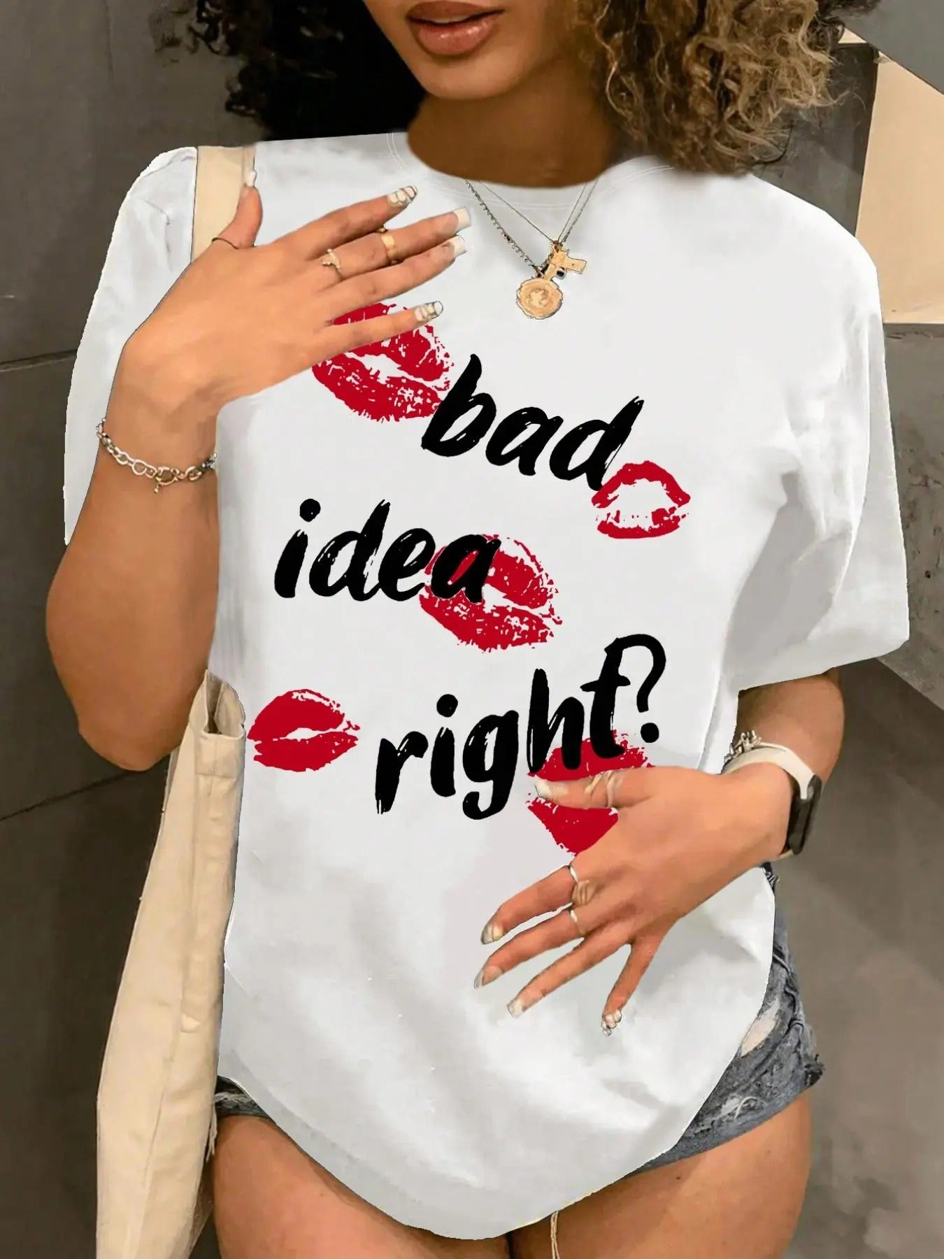 Women'WB shield Lip & Letter Print Round Neck Tee, Fashion Casual Crew Neck T-shirt for Daily Holiday Vacation Outdoor...