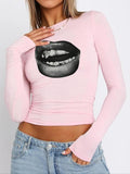 Women'WB shield Lip Print Round Neck Tee, Y2K Trendy Long Sleeve T-Shirt for Spring & Fall, Women'WB shield Top for Daily...
