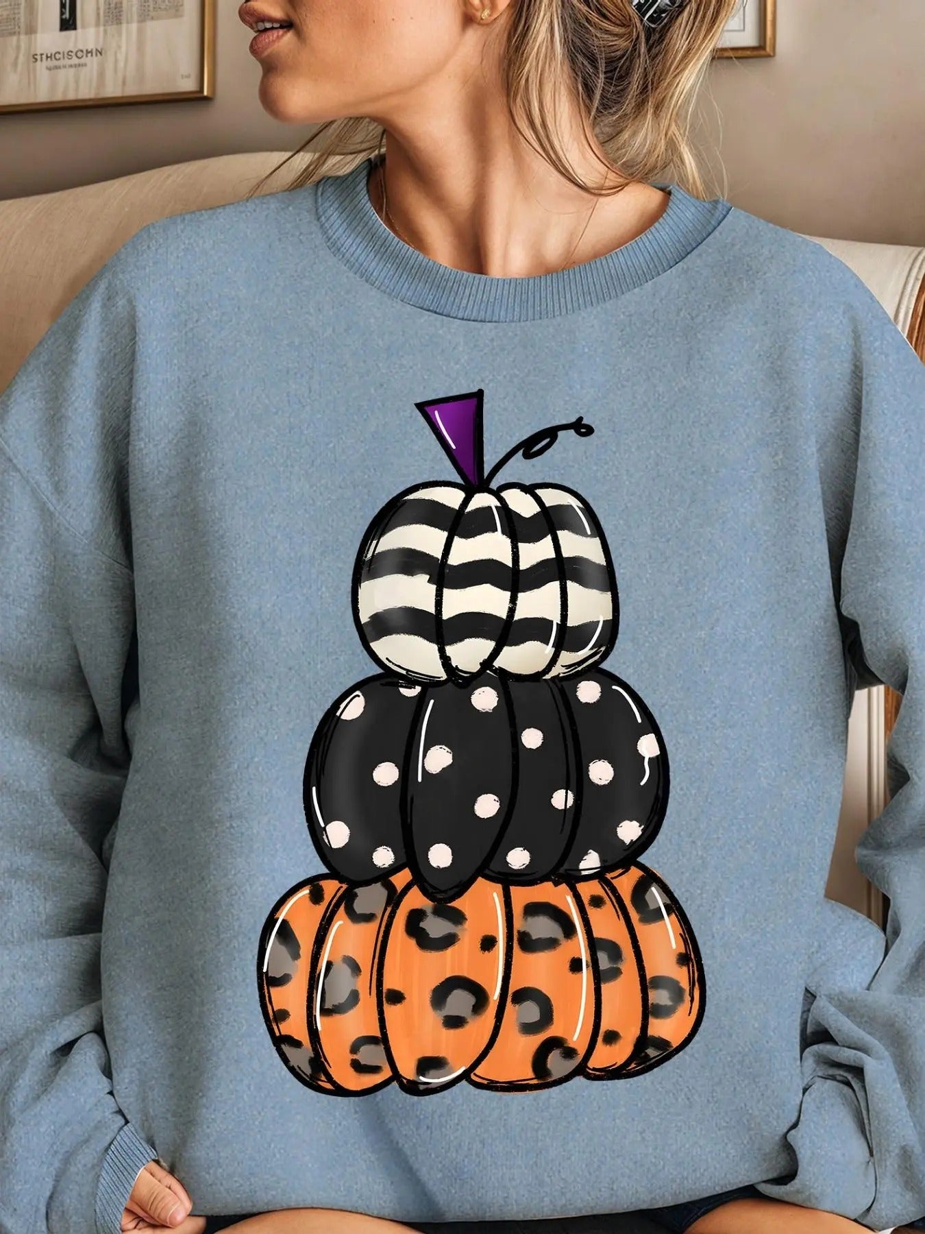 Women'WB shield Pumpkin Print Drop Shoulder Sweatshirt, Casual Long Sleeve Round Neck Pullover for Daily Wear, Ladies TNF...