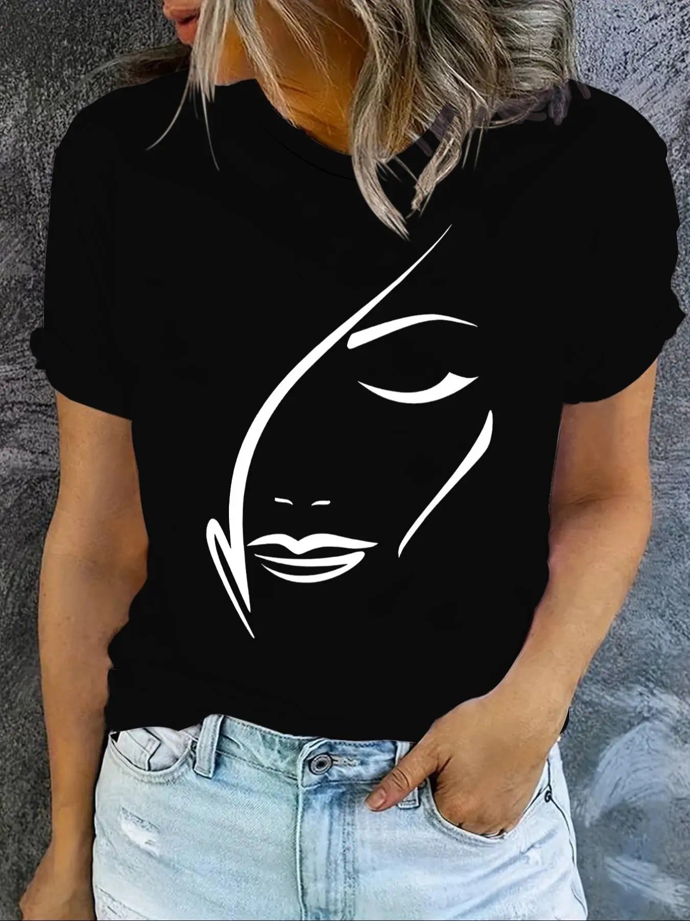 Women'WB shield Round Neck TNF Graphic Tee, Casual Short Sleeve Crew Neck T-Shirt for Daily Wear, Ladies TNF for Spiky...