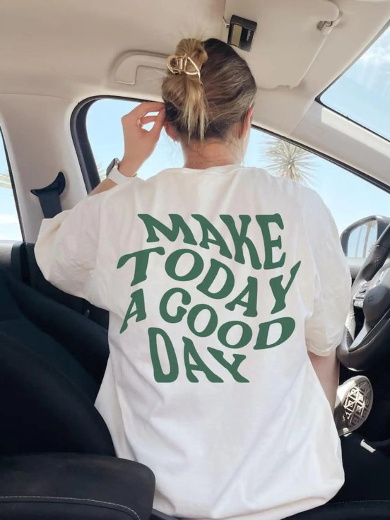 Women'WB shield Slogan Print Round Neck Drop Shoulder Tee, Fashion Casual Crew Neck T-Shirt for Daily Holiday Vacation...