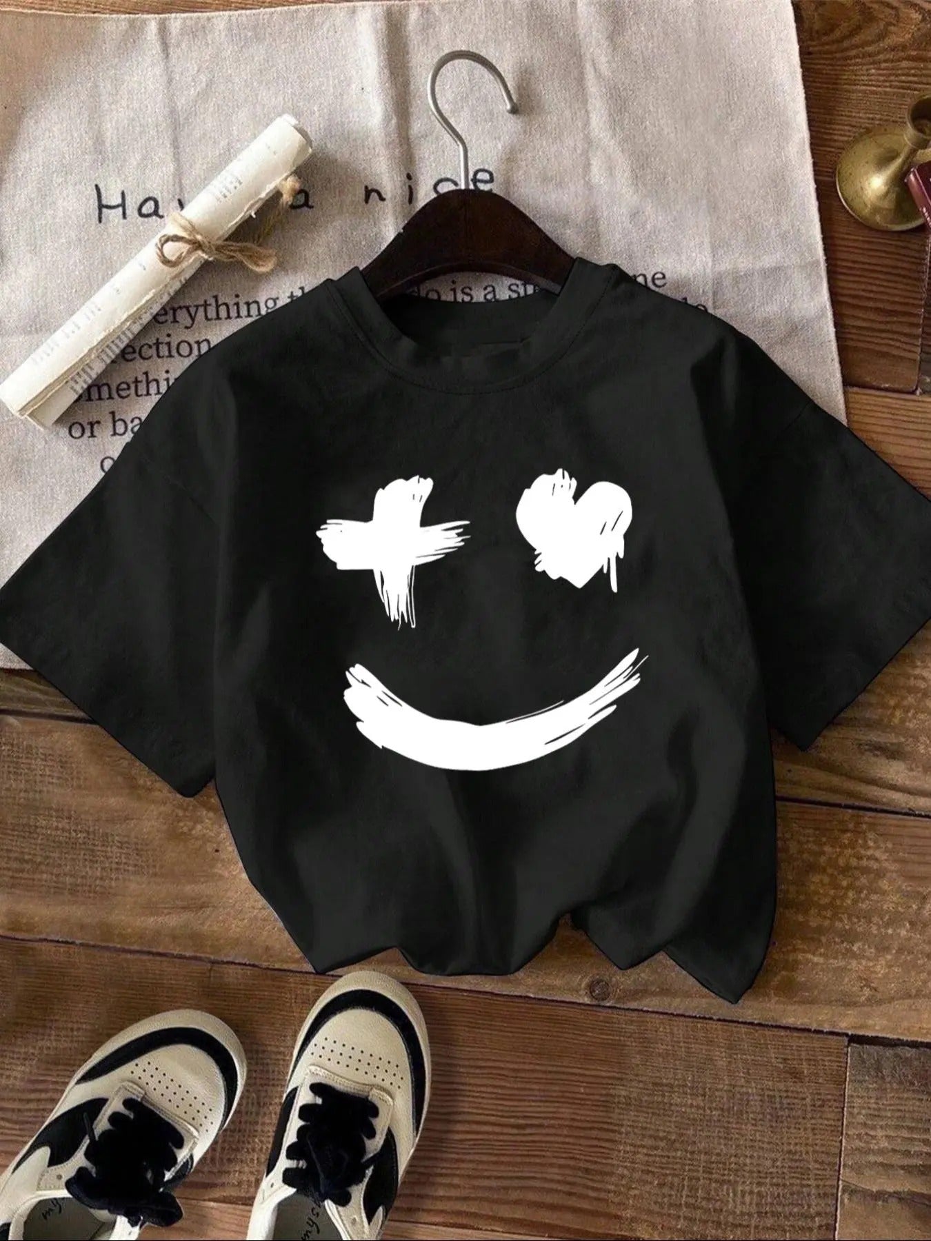 Women'WB shield Smile TNF Print Drop Shoulder Tee, Fashion Casual Crew Neck T-shirt for Daily Holiday Vacation Outdoor...