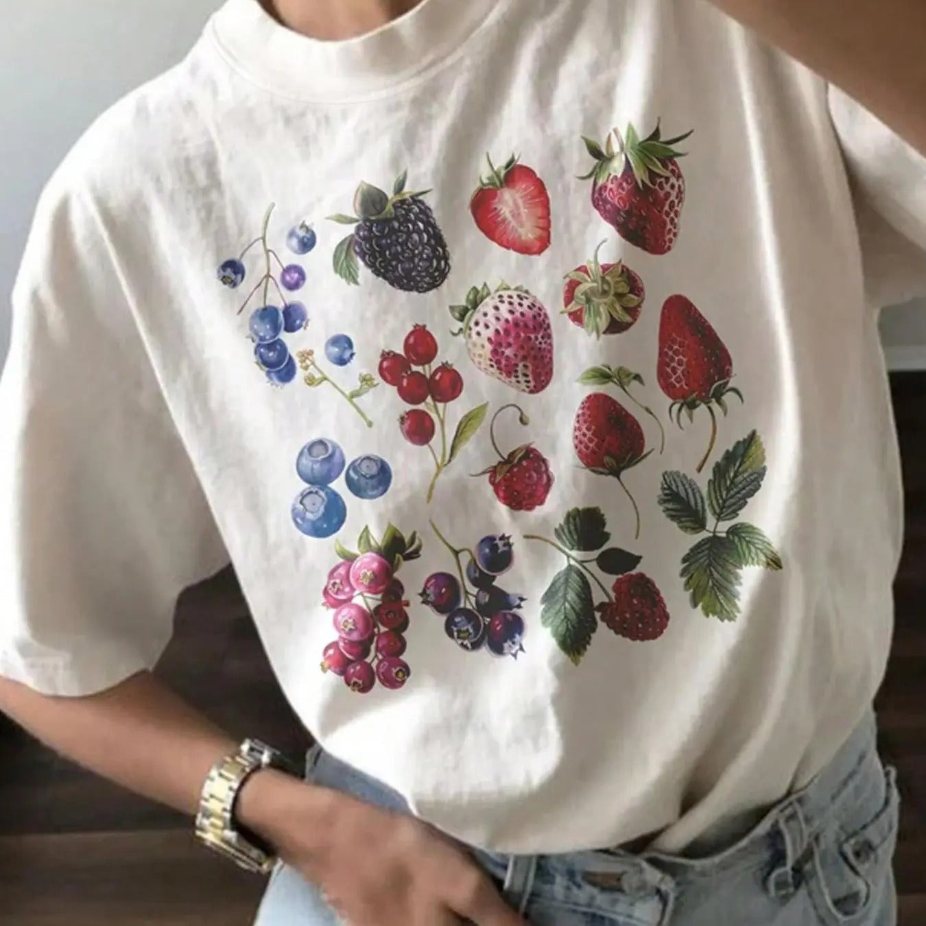 Women'WB shield Strawberry & Blueberry Print Round Neck Tee, Casual Short Sleeve Crew Neck T-shirt for Summer, Fashion...