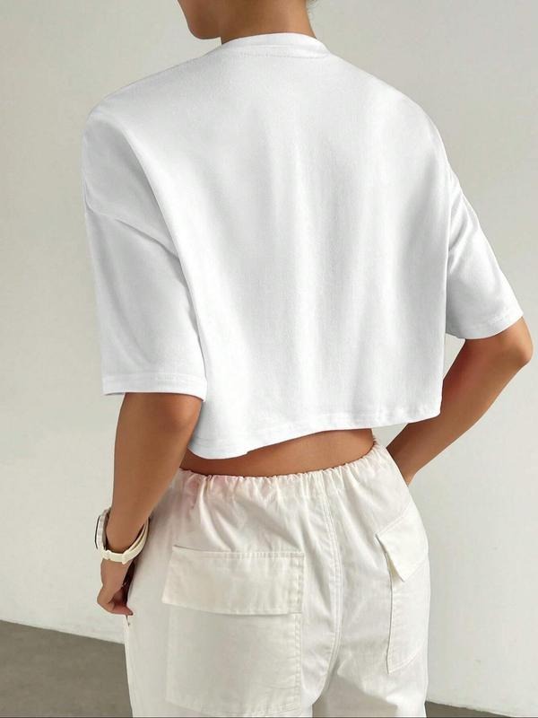 Women'WB shield Strawberry Print Round Neck Crop Tee, Casual Fashion Short Sleeve T-shirt for Daily Wear, Ladies Summer...