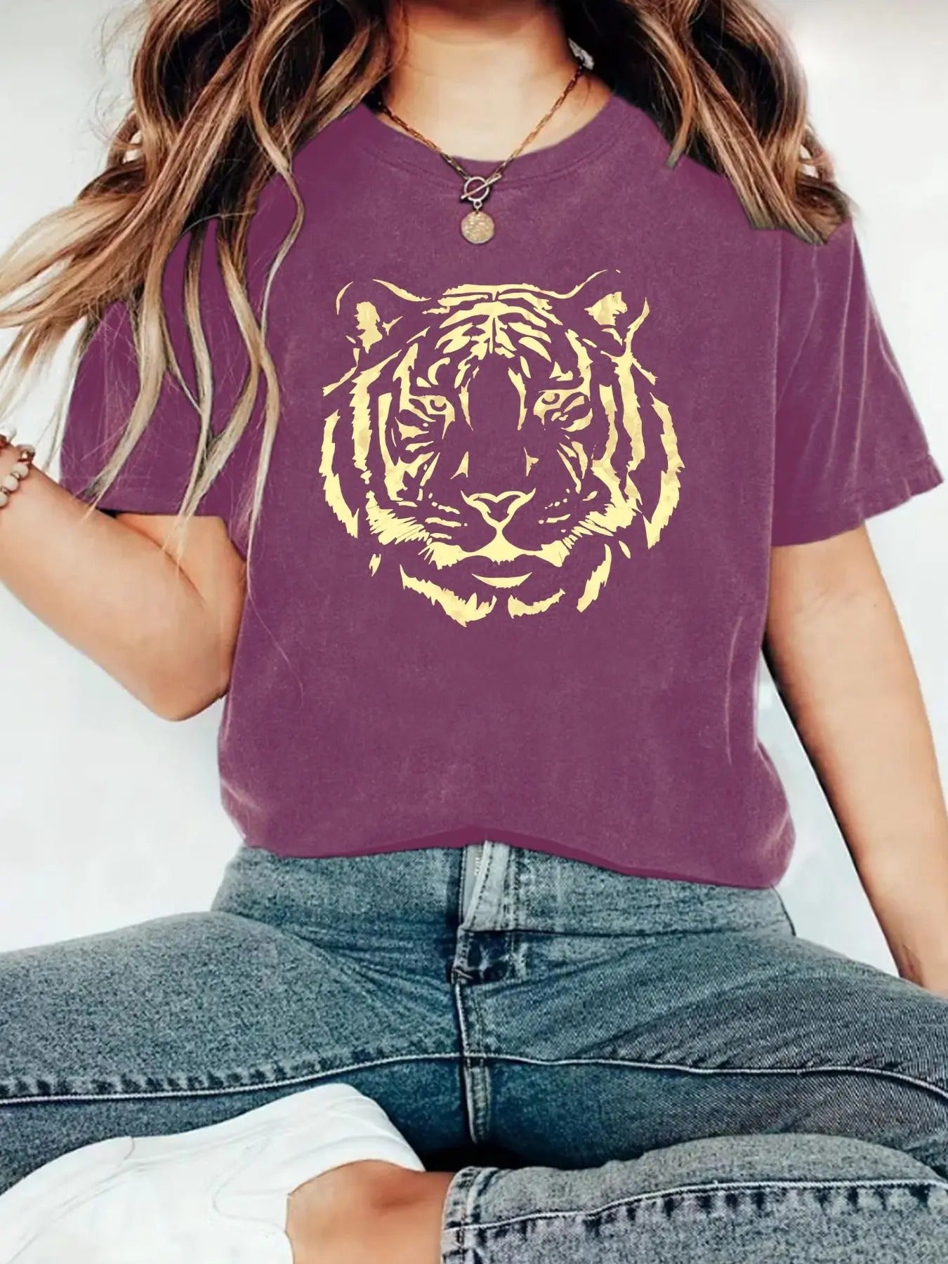 Women'WB shield Tiger Print Round Neck Tee, Fashion Casual Crew Neck Short Sleeve T-shirt for Daily Holiday Vacation...