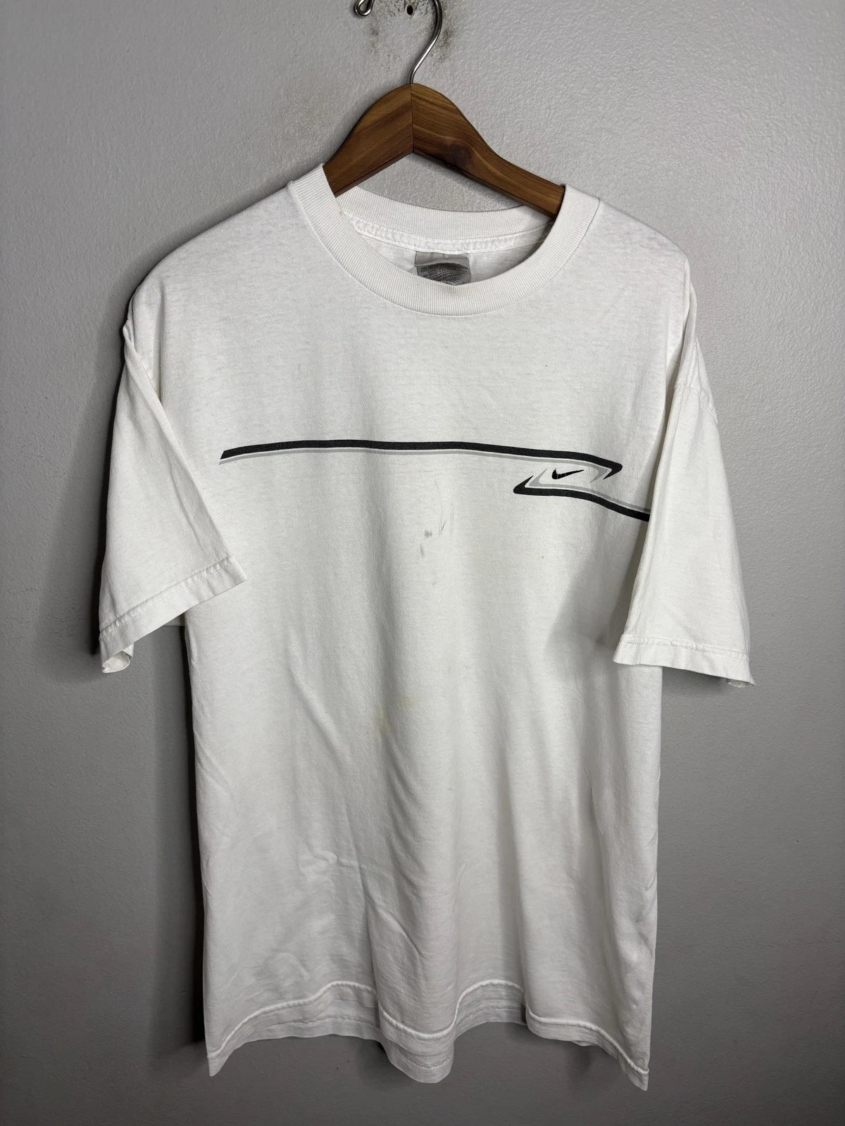 Nike Shirt Mens Large White Swoosh Graphic Minimalist Tee Skate Streetwear