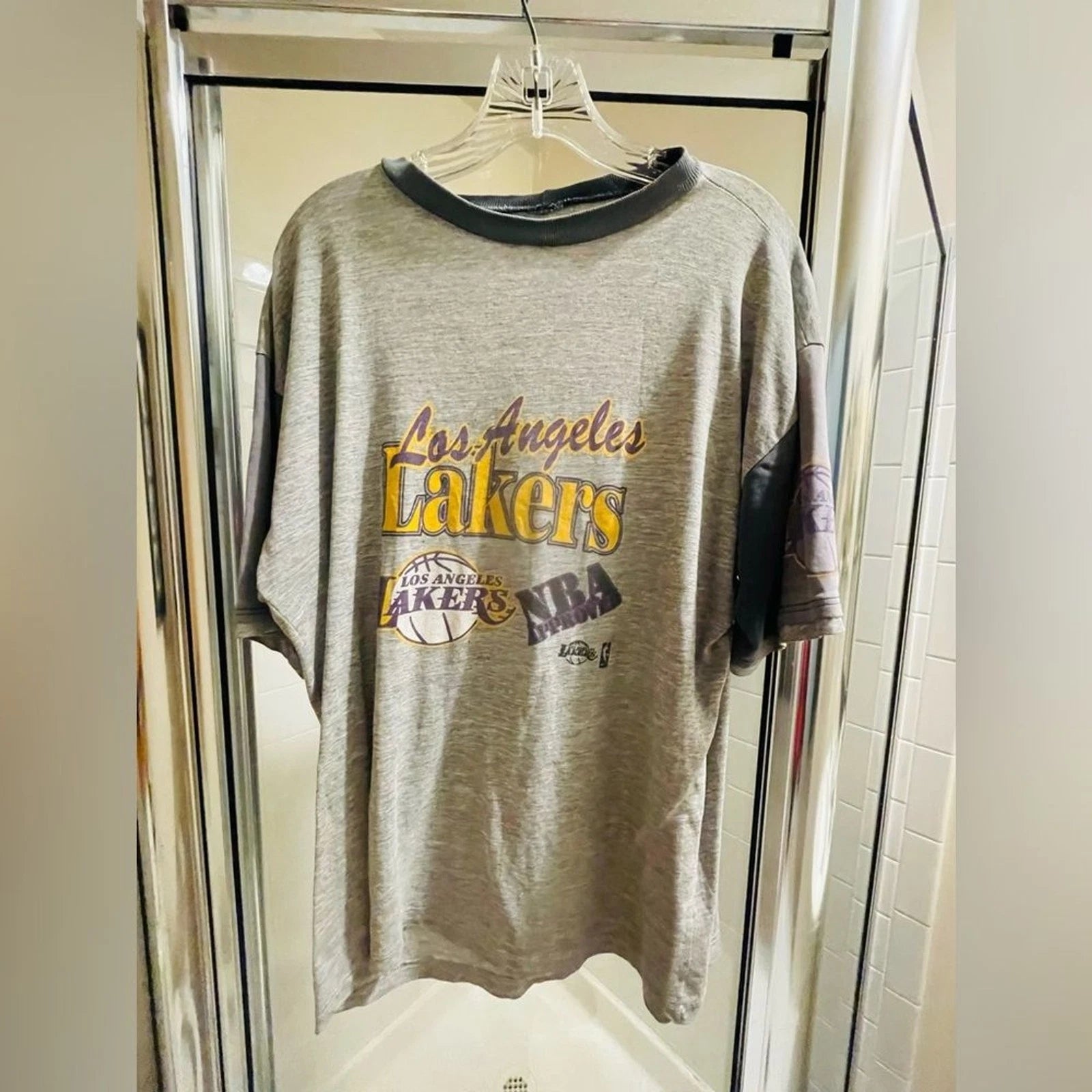 Vintage Lakers Short-Sleeve Shirt - L - Cotton - Y2K NBA Shirt - Yellow Grey