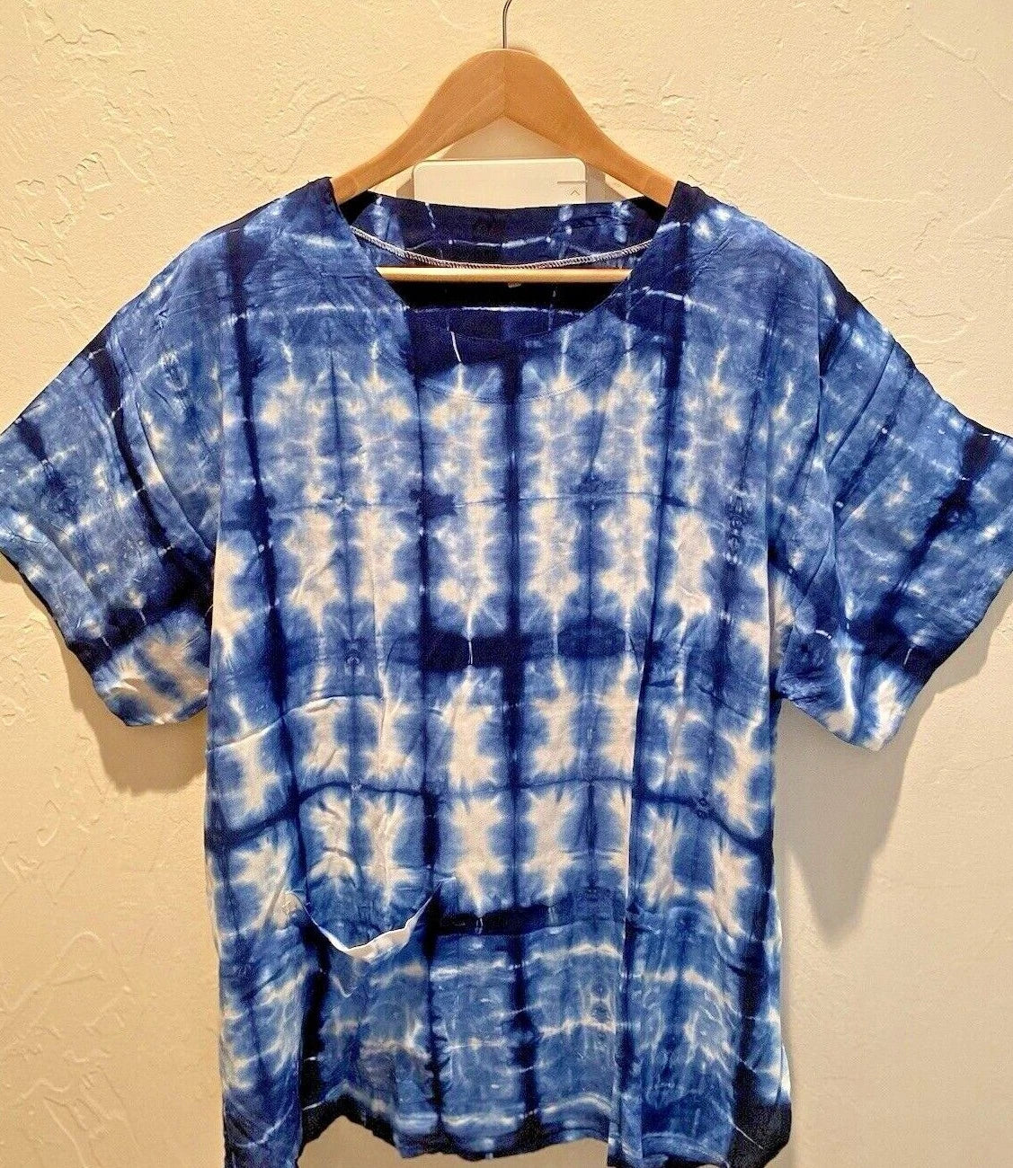 Unisex Handcrafted Indigo Vertical Design Tie Dye Round-Neck Casual Soft T-shirt