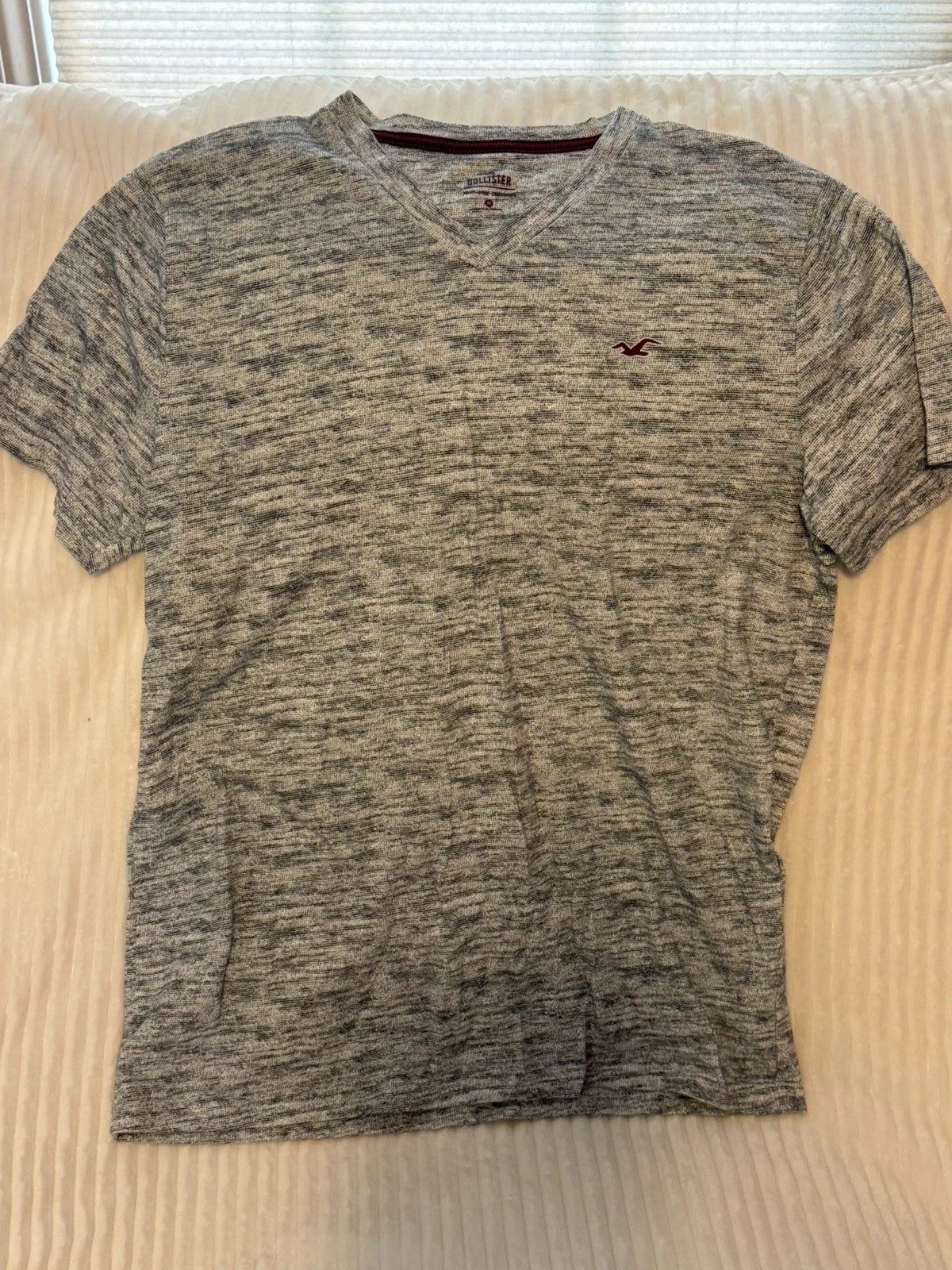 Hollister Must-Have Men M Heather dark gray Short Sleeve V-Neck Shirt logo