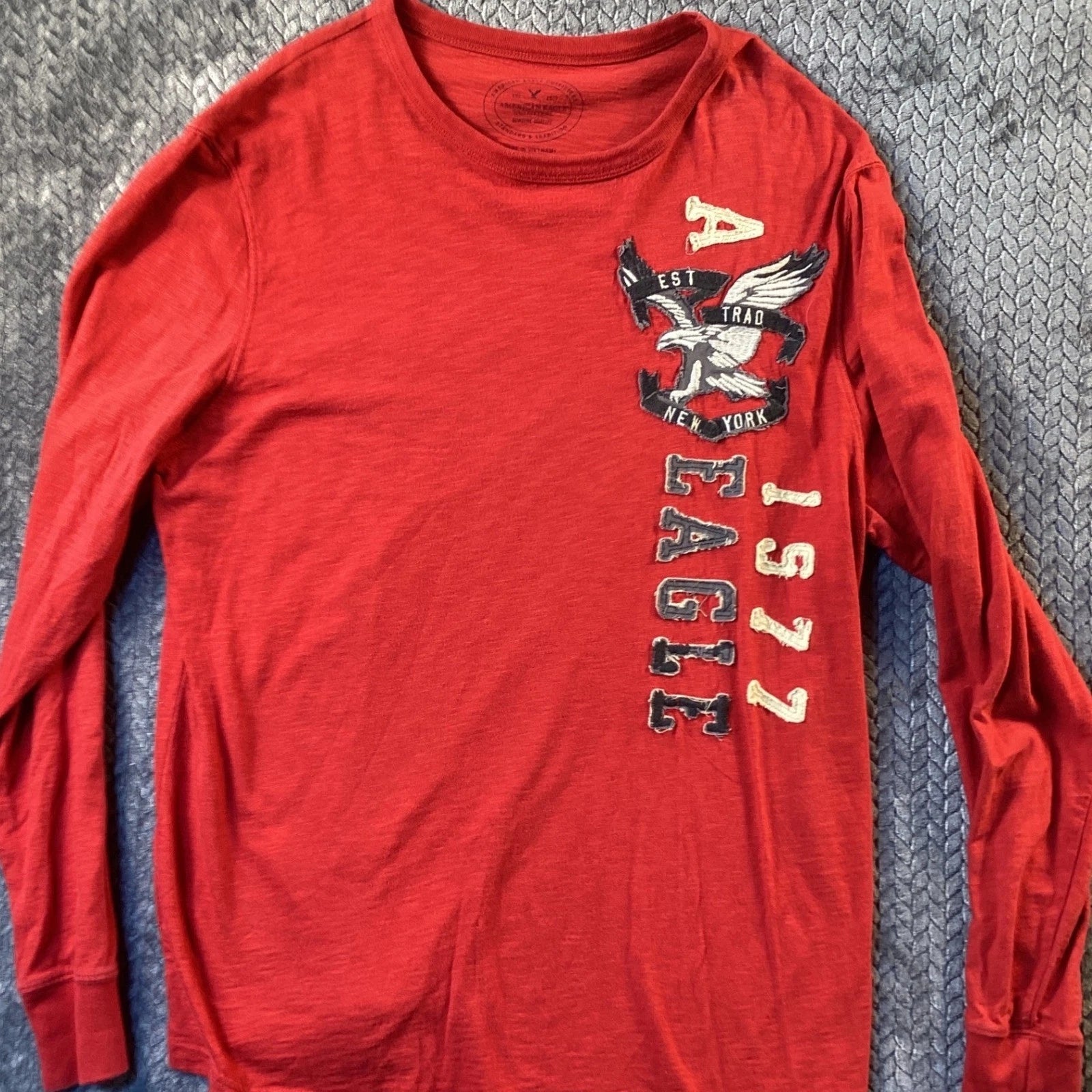 American Eagle Mens XL Athletic Fit Long Sleeve Graphic Tee Red Eagle 1977 Slub