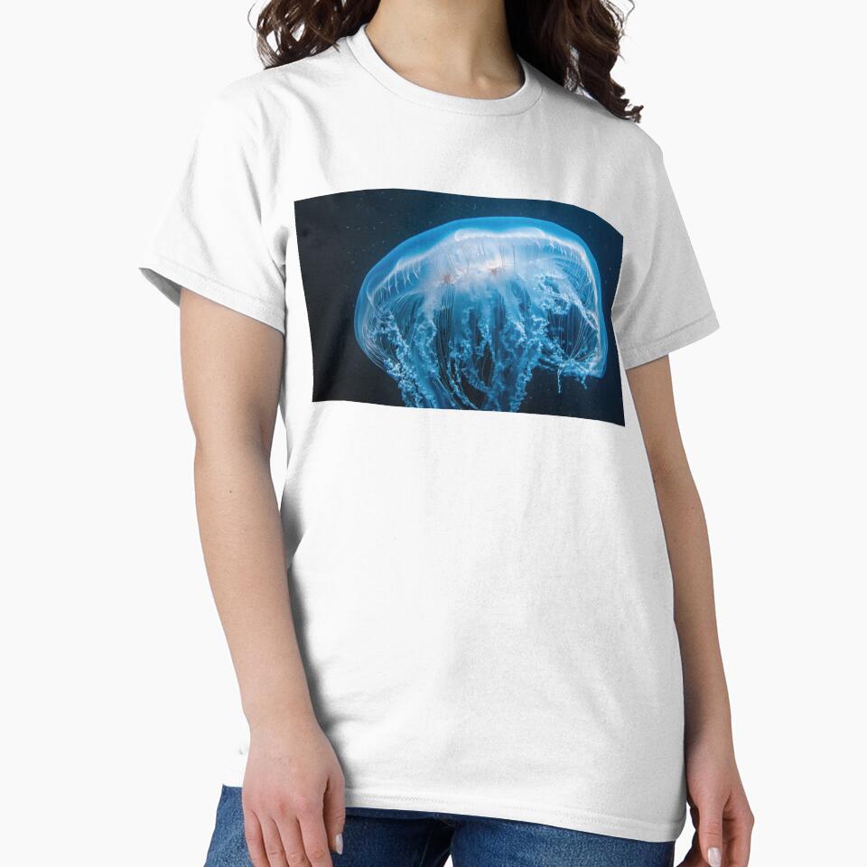 Glow jellyfish in deep sea by anytka
