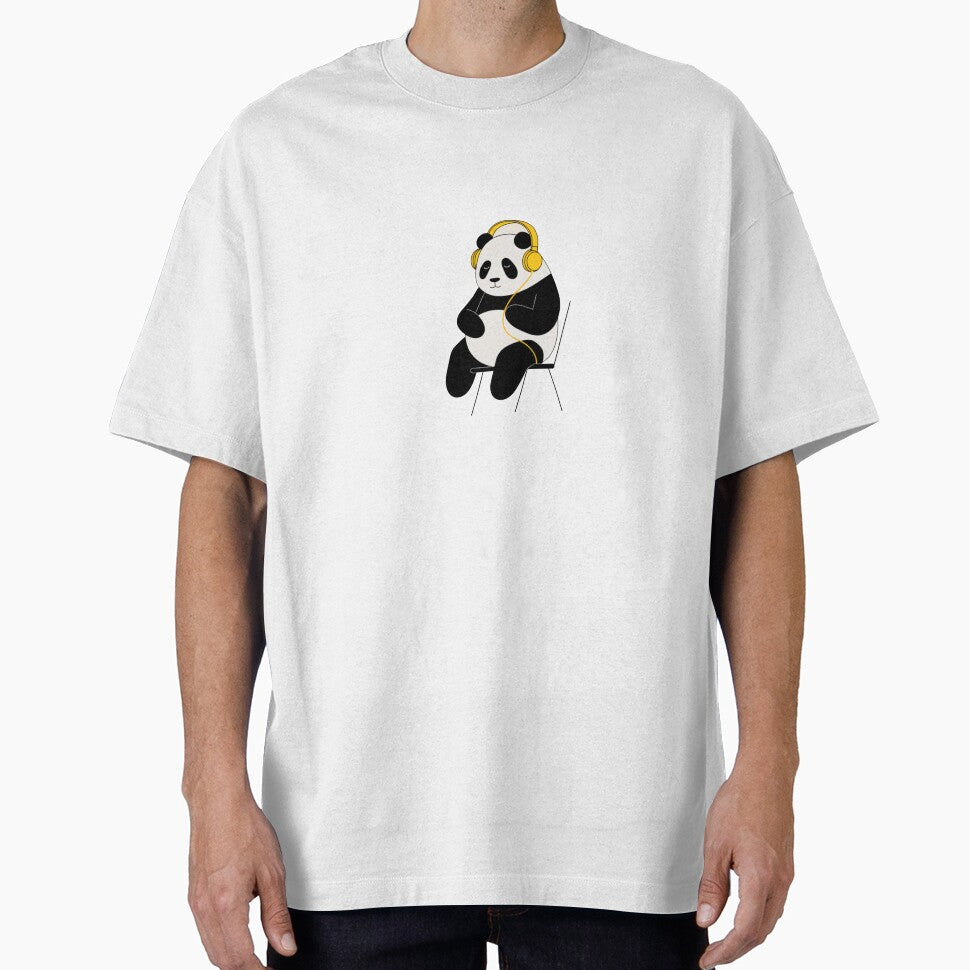 Panda minimalista escuchando musica by PandArtStudio