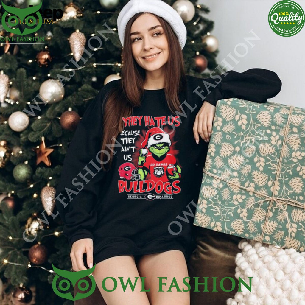 They Hate Us Because Ain’t Us Bulldogs Santa Grinch Christmas t Shirt