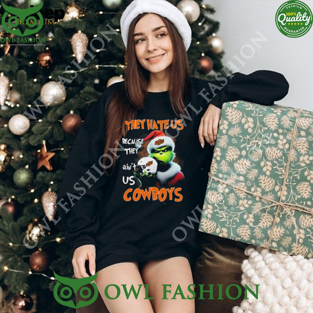 They Hate Us Because Ain’t Us Oklahoma State Cowboys Santa Grinch Christmas T-Shirt