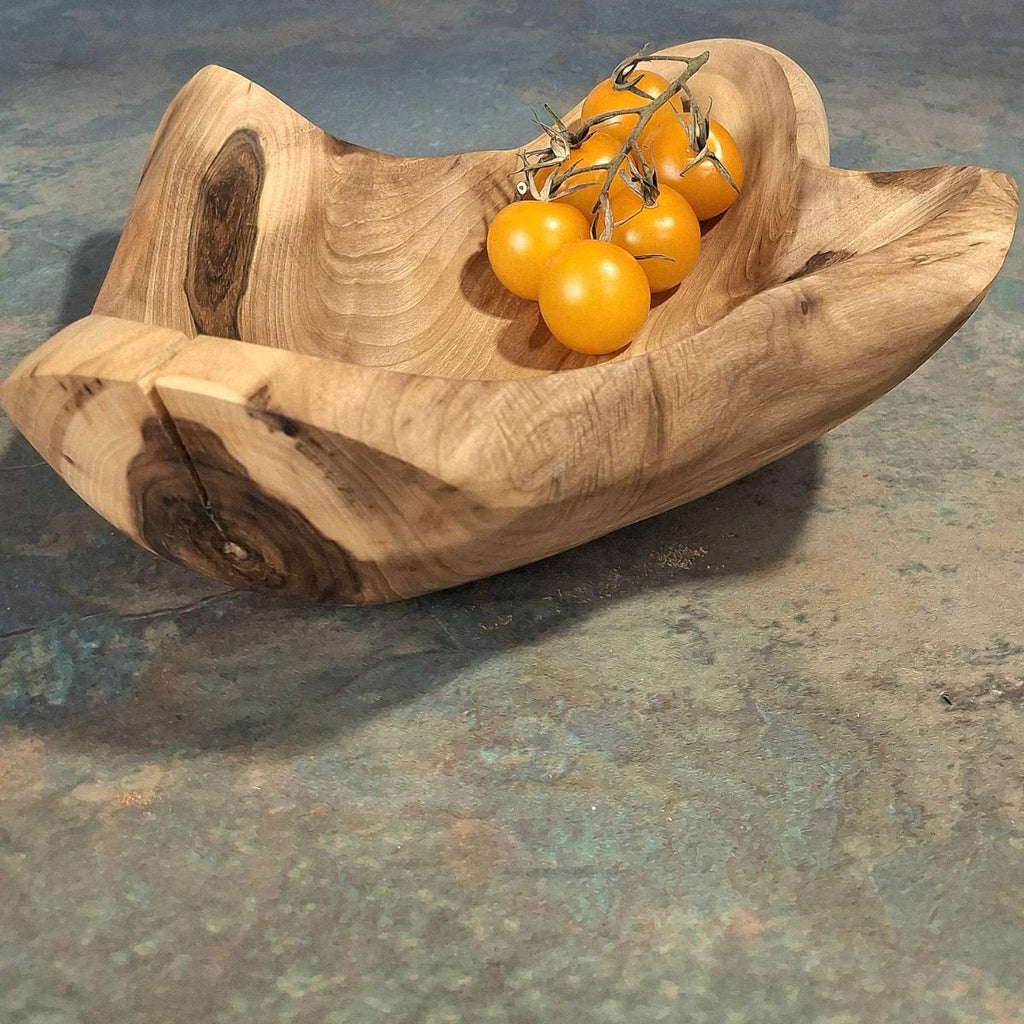 Lovely Hand-Carved Walnut Wood Bowl – Distinctive Rustic Charm