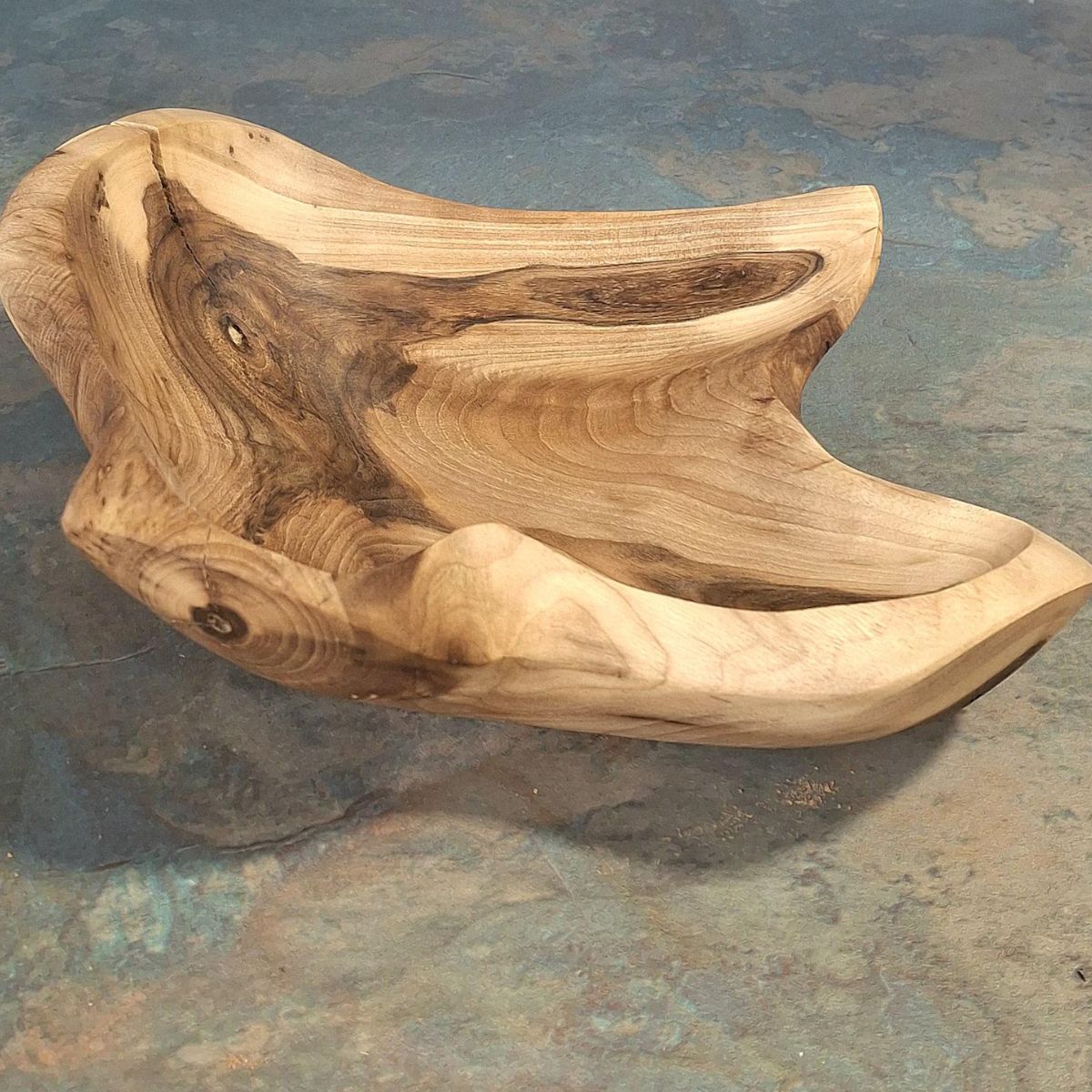 Lovely Hand-Carved Walnut Wood Bowl – Distinctive Rustic Charm