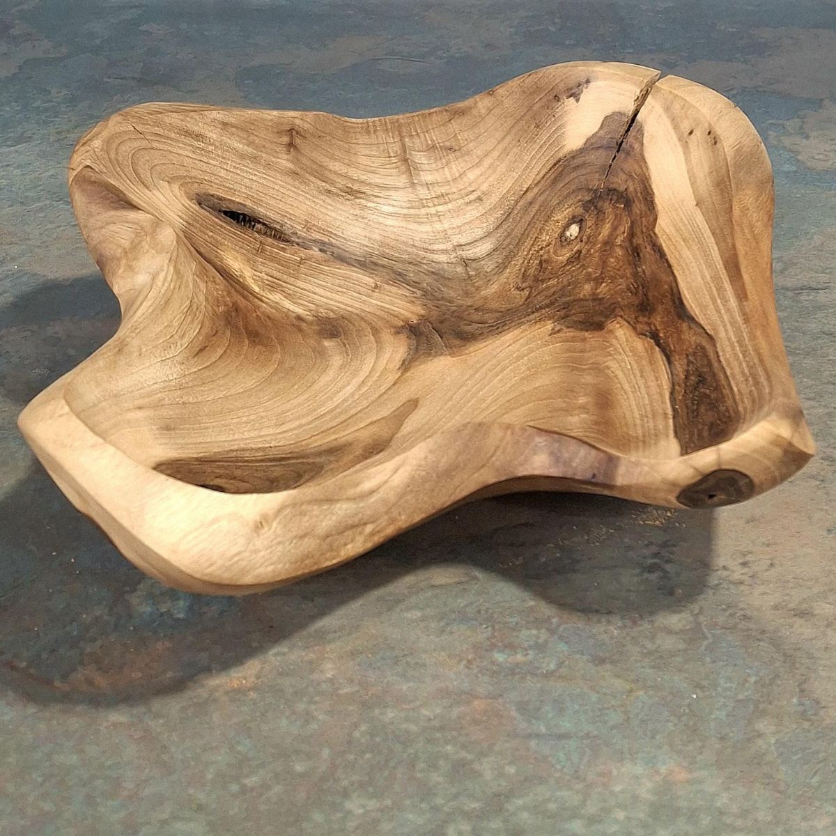Lovely Hand-Carved Walnut Wood Bowl – Distinctive Rustic Charm