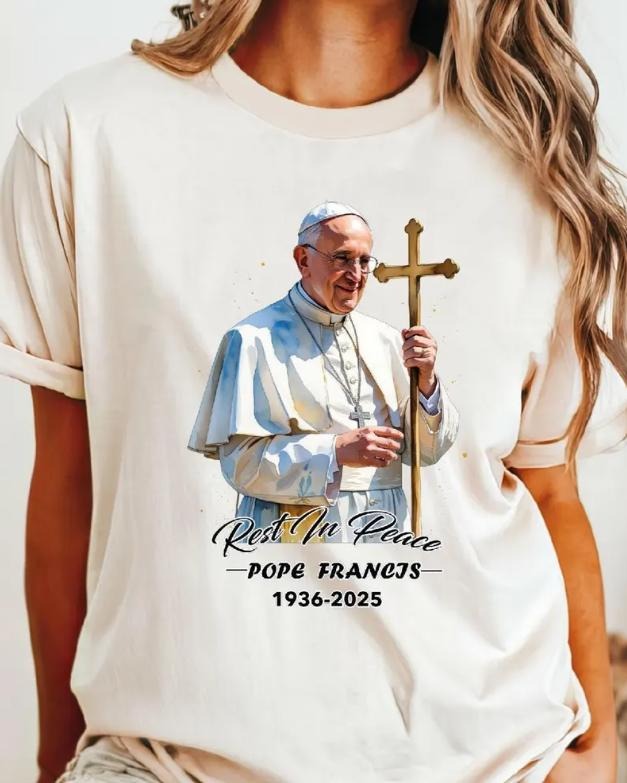 vintage graphic Rest In Peace Pope Francis Shırt Pope 1936-2025 Tee Pope Tribute with Cross Long Sleeve Religious Sweater...